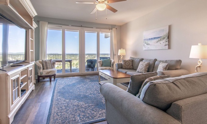 Panama City Beach Condo | 19th Floor Laketown Wharf 2.5BR 2BA with Bunks sleeps 8.