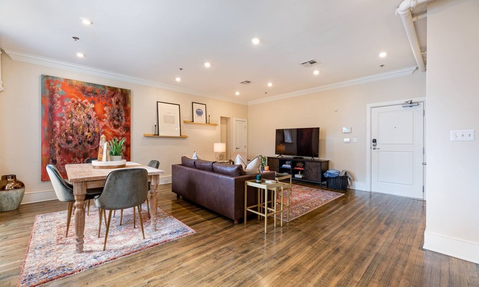 French Quarter Apartment | 1B/1B - Evangeline - 60 Day Min. Rental