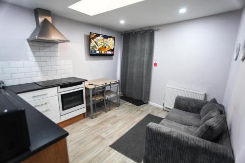 Newark Apartment | 1B Smart Apartments