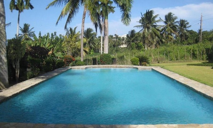 ProCab Apartment | 1BD condo near beach, in gated residence with pool