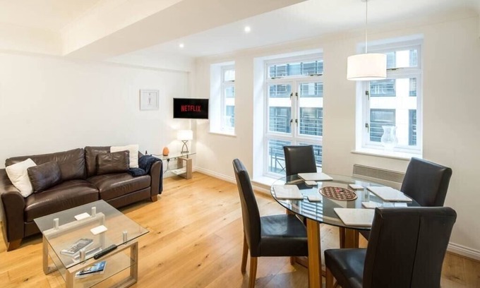 Castle Baynard Apartment | 1BD Modern City Oasis: Near London Attractions