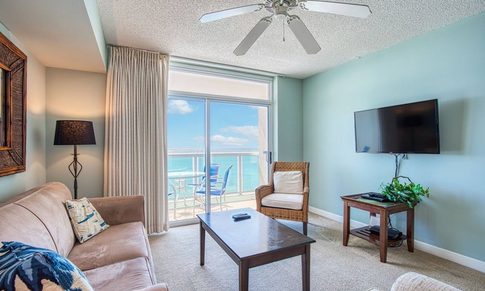 Crescent Beach Condo | 1BD Oceanfront-Indoor/Outdoor Pool-Winter Specials