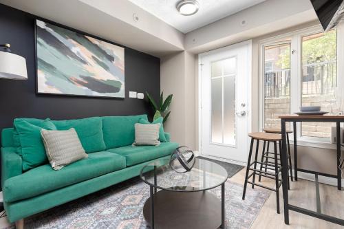King West Village House | 1BD Townhome Walk to Lake!