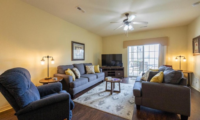 Branson House | 1BD Walk-In - ELEVATOR - Close to The Strip - FREE TICKETS INCLUDED - RL91A