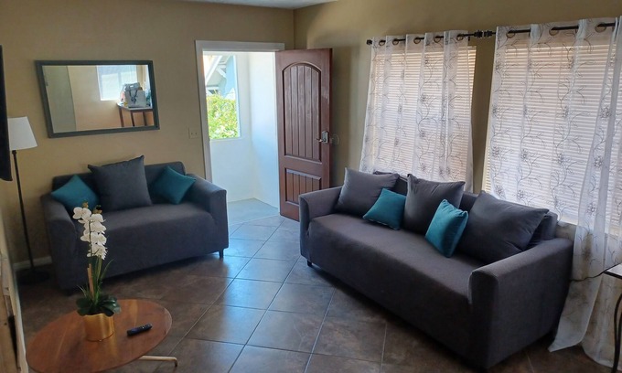 Boyle Heights Apartment | 1BDR Apartment Centrally Located in Boyle Heights