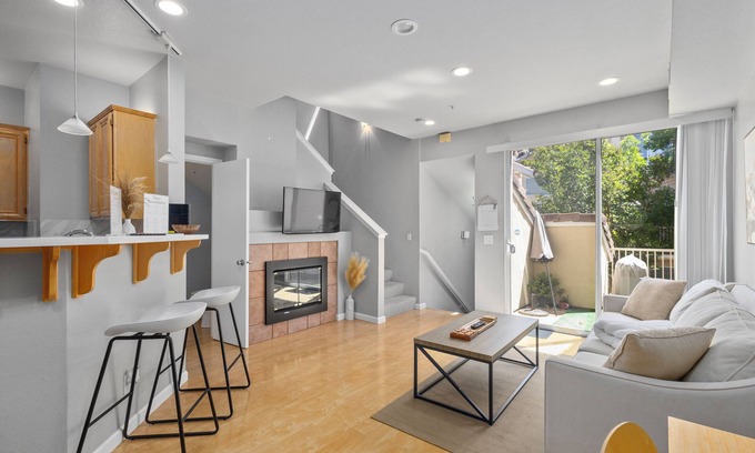 South San Jose House | 1BED 1.5 BATH Pool:Jacuzzi 10 Mins From Downtown San Jose