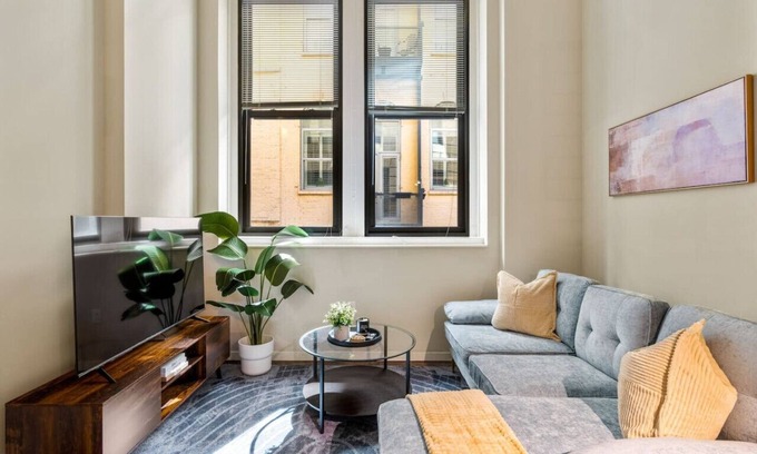 Central Business District Apartment | 1Bed/1.5Bath Gym+Pool, Stadium.