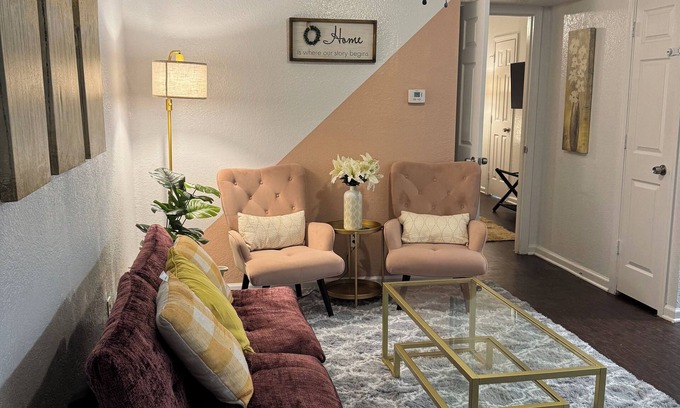 Greater Heights Apartment | 1Bed/1Bath Private Apartment in Houston Heights minutes from Downtown