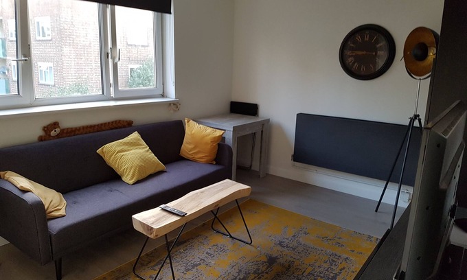 Canary Wharf Apartment | 1bed near Canary Wharf, perfect for work or play