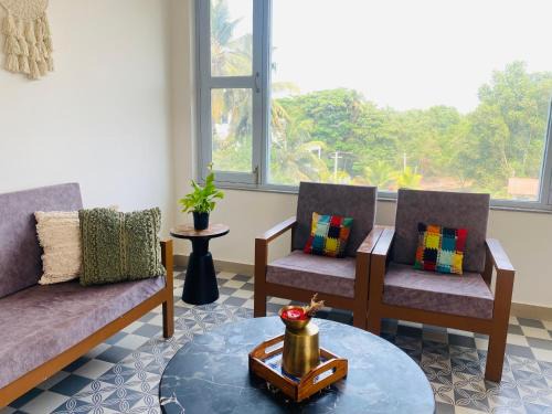 Vanelim Apartment | 1BHK flat near beach Couple bathtub Pvt terrace