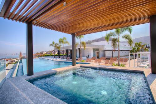 Emiliano Zapata House | 1BR 2BA | Romantic Zone w/Rooftop Pool & Gym
