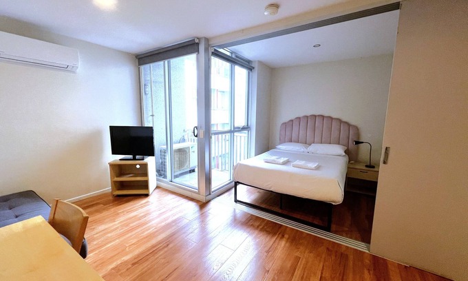 Carlton South Apartment | 1BR Apartment for 3 | Queen Bed + Sofa | Central Melbourne