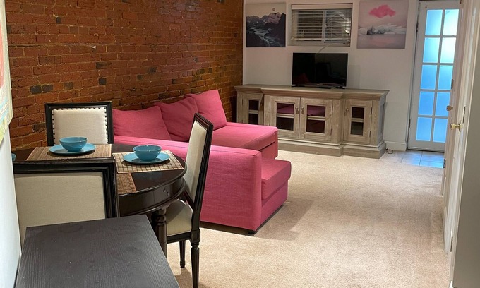 Petworth Apartment | 1BR apartment w/office, 7 walk to metro! Pet friendly. Pretty in Petworth!
