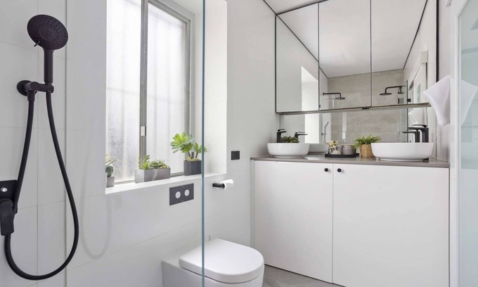 Bondi Beach Apartment | 1BR Apartment with Private Entrance at Bondi Beach