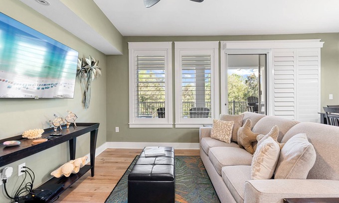 Baytowne Wharf Condo | 1BR Baytowne Condo w/GOLF CART! Walk to Wharf, Near Beach, Pool/Hot Tub, Tram