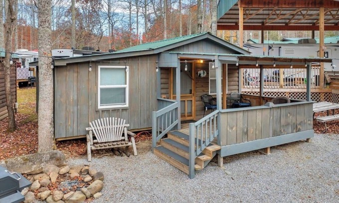 Gatlinburg - Pigeon Forge Cabin | 1BR Cabin in Gatlinburg close to Pigeon Forge