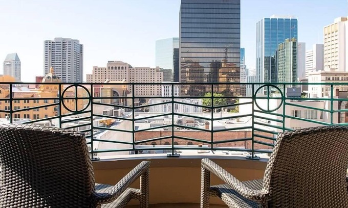 Civic Core Condo | 1br Condo Gaslamp Quarter & Theme Parks!