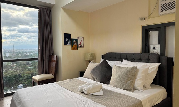Pinagsama Condo | 1BR Condo w/Great View Near Venice Canal & BGC