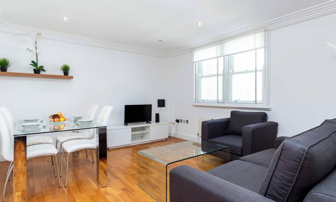 Covent Garden Apartment | 1BR Flat by Covent Garden - Charing Cross Area