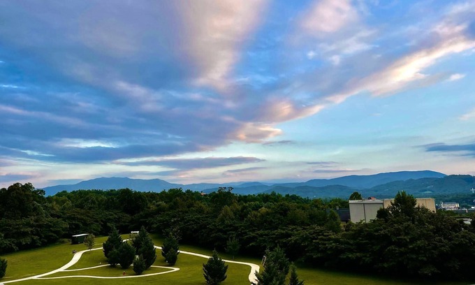 Pigeon Forge Condo | 1BR King Condo w/Twin & Balcony, Off Pkwy w/Peaceful Setting, Indoor Pool & Free Show Tickets