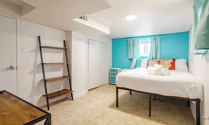 Hackensack River Waterfront Bed & Breakfast | 1BR Manhattan Escape, Netflix & Pet-Friendly