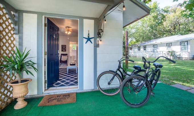 Crystal River House | 1BR NEAR WATER + HEART of CR RIVER-Manatees, Golf, Fish, Beach, Food