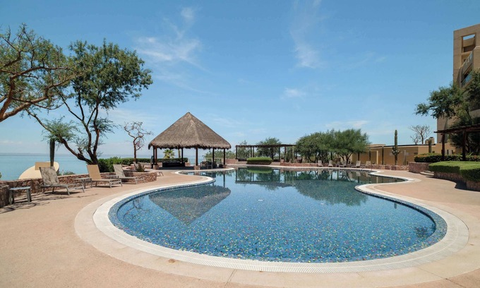 La Paz Apartment | 1BR Ocean View & Private Balcony at Vistamar