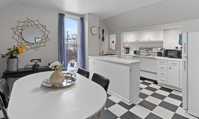 Cliff - Cannon Apartment | 1BR Upstairs / Pets OK / Hot tub!