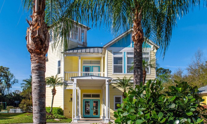 Kissimmee Condo | 1BR w/WiFi, Lake Access, Resort Pool, Only 3 Miles From Disney!