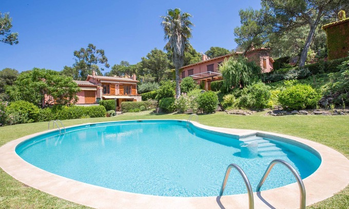 Llafranc Villa | 1CUBA 01 - Beautiful house located in a very quiet residential area close to Llafranc Lighthouse, group of 8 houses with communal swimming pools and garden