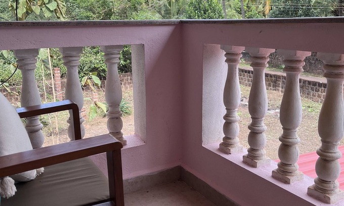 Agonda House | 1km from the beach, Family sized independent floor in a bungalow.