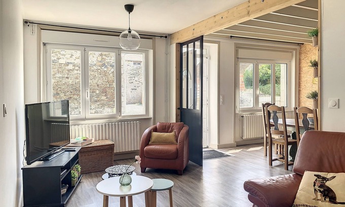 Lingreville House | 1km Plages, Maison Avec Cour, Hameau Calme