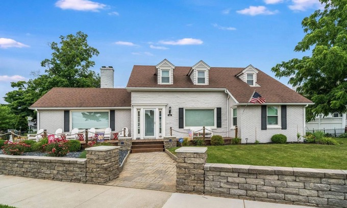 South Haven House | $1m Luxury Beach House on South Beach, Free Golf Cart with Summer Rentals