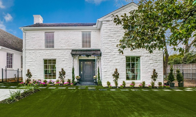 Preston Hollow House | $1M + Luxury home in Preston Hollow