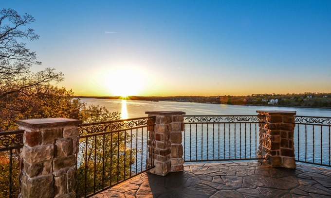 Osage Beach House | $1M+ Tuscan Dream Home in Porto Cima for your Vacation! Private Infinity Pool!
