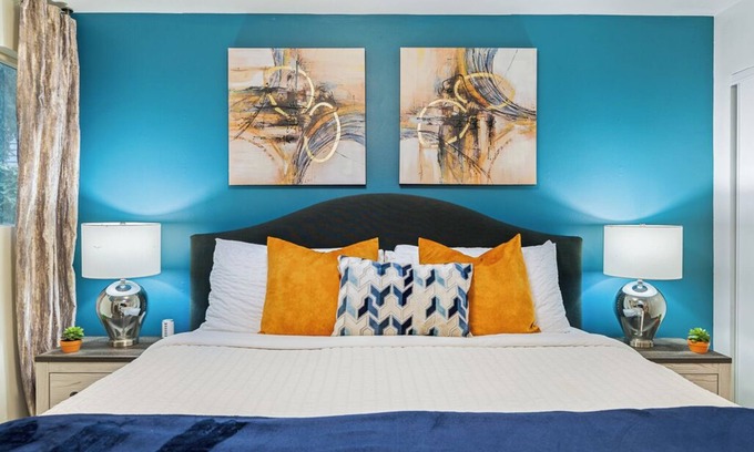 West Bellevue Apartment | 1mi-Downtown Bellevue, W/D, Parking, 20min-Airportn