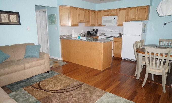 Sea Isle City Condo | 1st Floor 2 Bedroom 1 Bath Condo in the Heart of Sea Isle