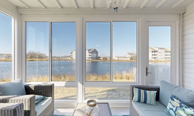 Ocean View House | 1st-floor Bethany Bay condo with bay views & on-site golf/pool/tennis