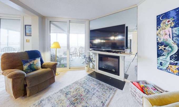 North Ocean City Condo | 1st floor end-unit condo with high-speed WiFi, screened porch, and shared pool