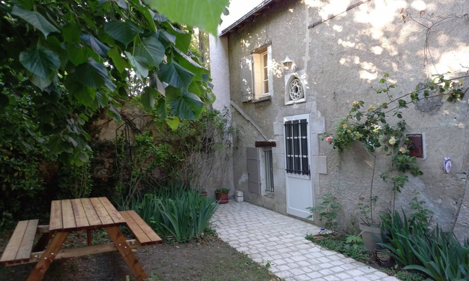 Amboise House | 1st floor of a charming XIX house with private enclosed garden