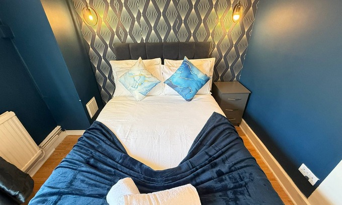 Kennington Apartment | 1st Flr 3 Bed Flat Near Elephant and Castle- 4EC
