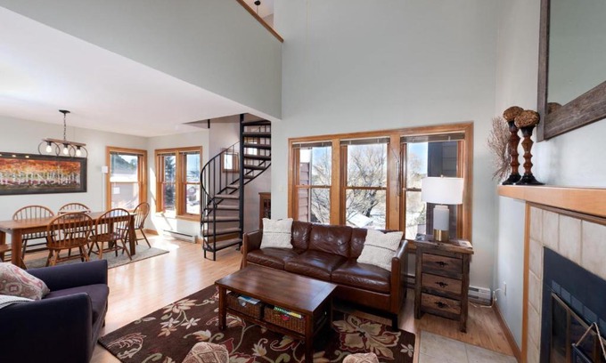 Durango House | 2 1 Ferringway 23