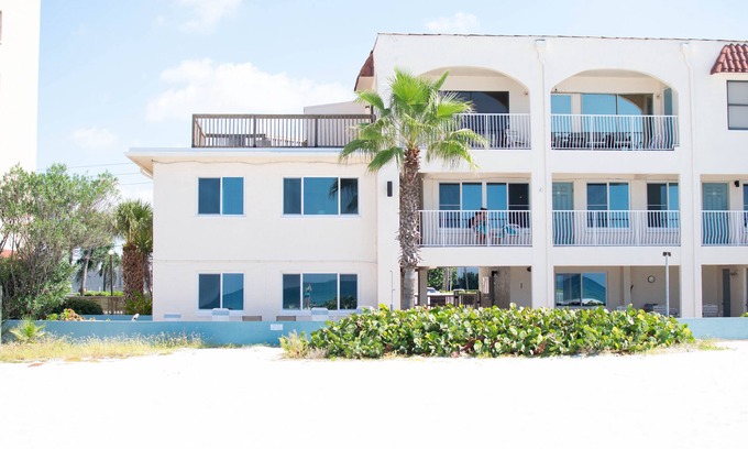 North Redington Beach Condo | 2/1 Full beach views, Pool, Kitchen