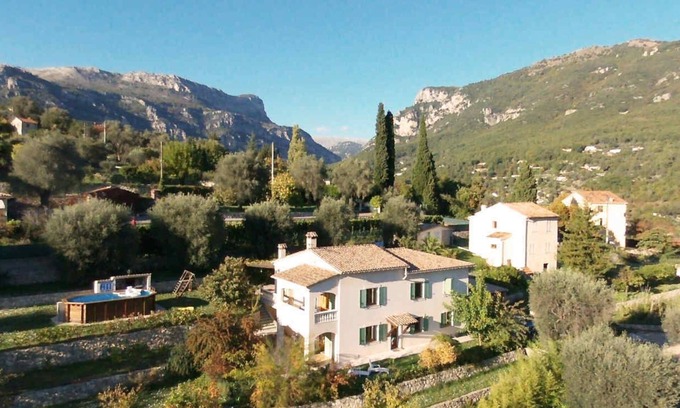 Le Bar-sur-Loup Apartment | 2 198/5 000nCozy cottage with private garden and terrace – peaceful setting