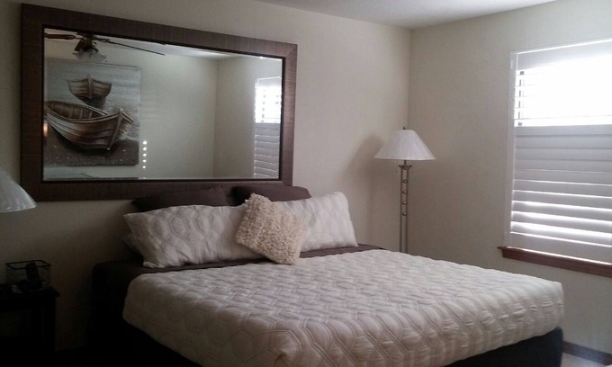 Southside Condo | 2/2 Beautiful & Centrally Located