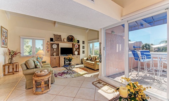 Longboat Key Condo | 2/2 GULF SIDE UPDATED APT. SPECIAL 9/1 TO 11/1-LOW SUMMER RATES, 210 PER NIGHT