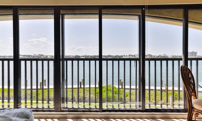Bouchelles Island Condo | 2/2 Riverfront Condo at Bouchelle Island