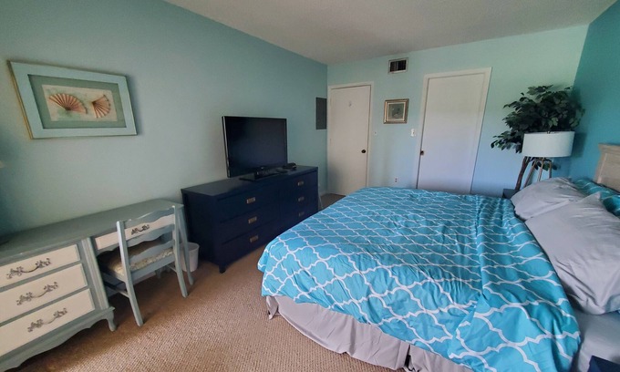 Port Charlotte Condo | 2/2 Spacious Condo 15 min away from Gulf Coast Beaches