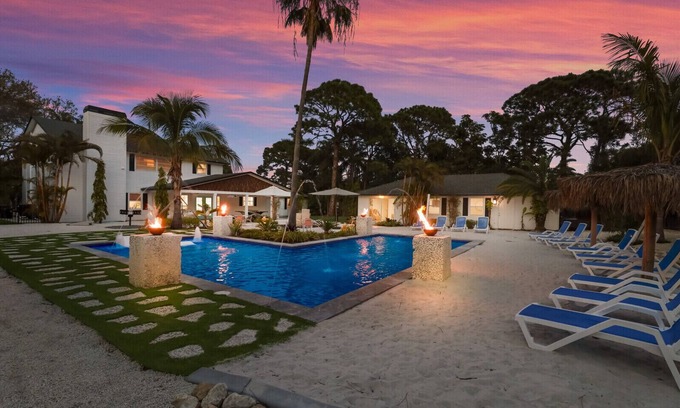 Bradenton House | 2.3 acre Luxury Estate 9 minutes from Beach!