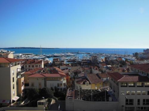 Cannes Old Town Apartment | 2, 3 and 4 bedroom sea view Forville Apartments 5 mins from the Palais